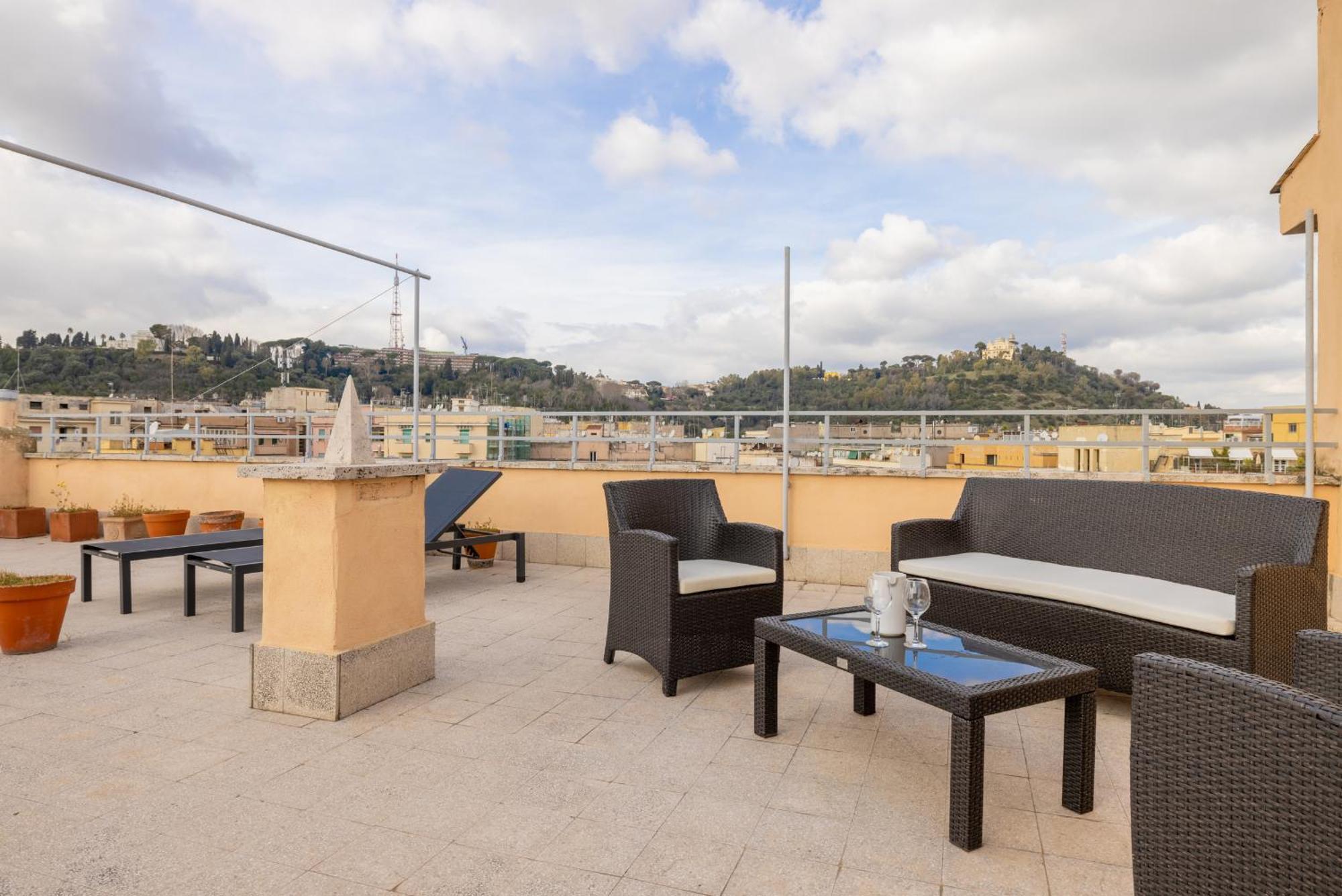 Top Floor Apt With Rooftop Terrace Near St. Peter Róma Kültér fotó