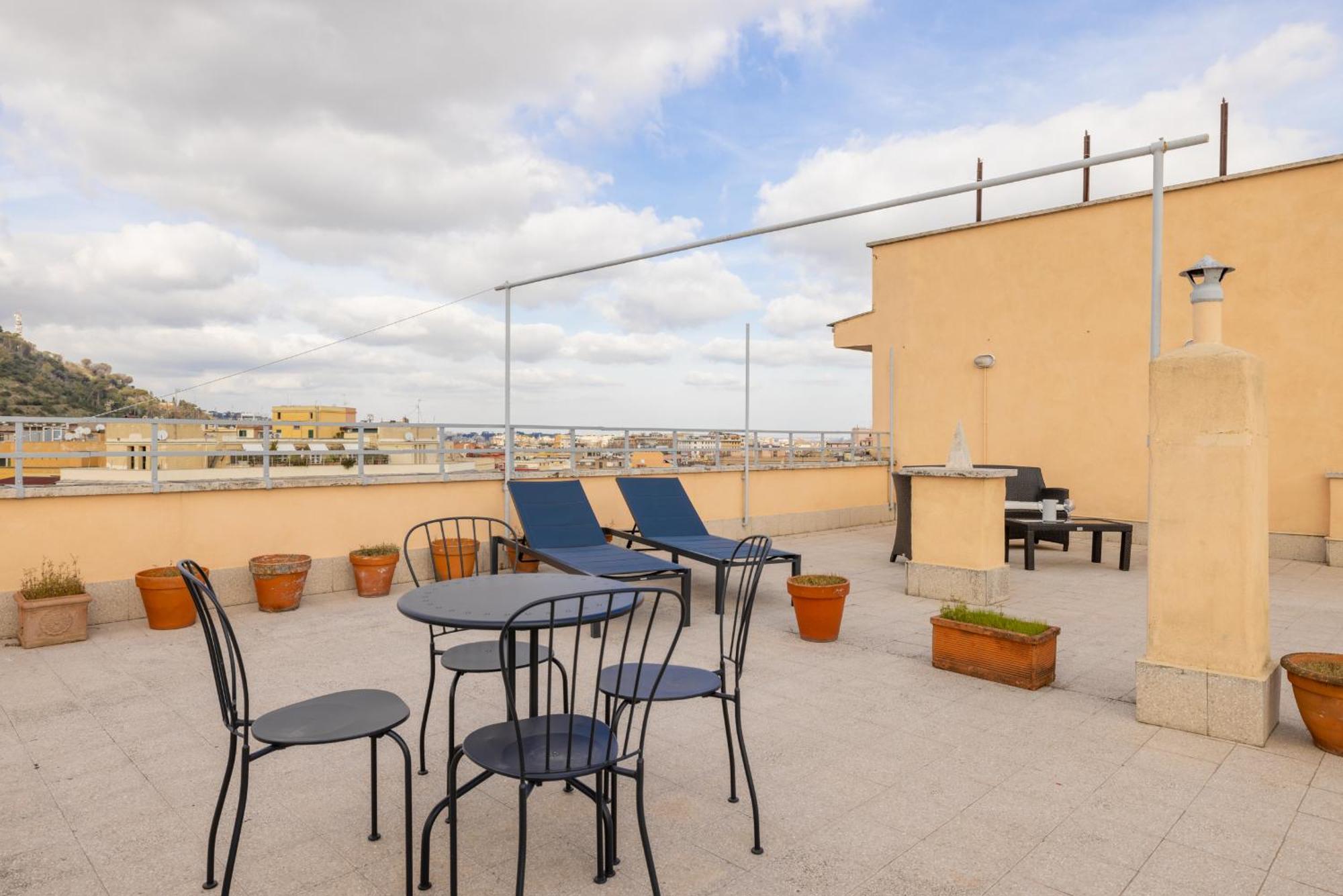Top Floor Apt With Rooftop Terrace Near St. Peter Róma Kültér fotó